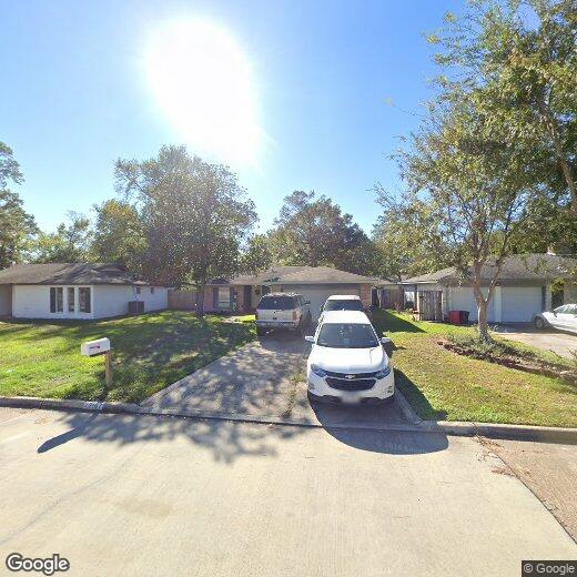 Foto principal - Nicely Updated Home Close to schools, shop...