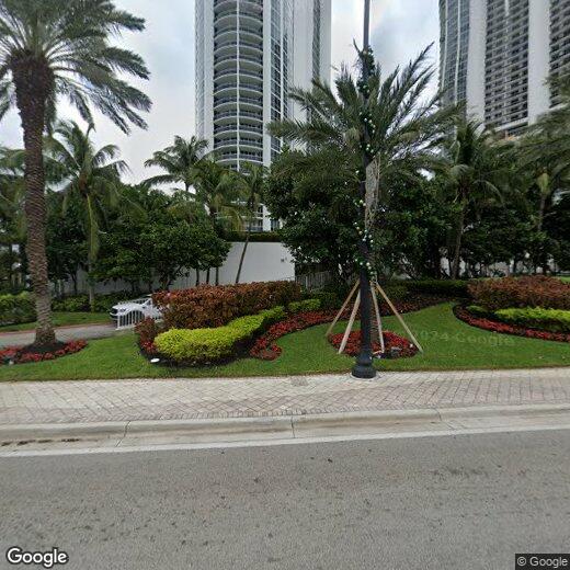 Foto principal - 18201 Collins Ave