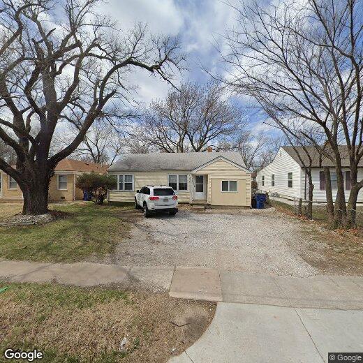 Foto principal - 3 bedroom 1 bath home