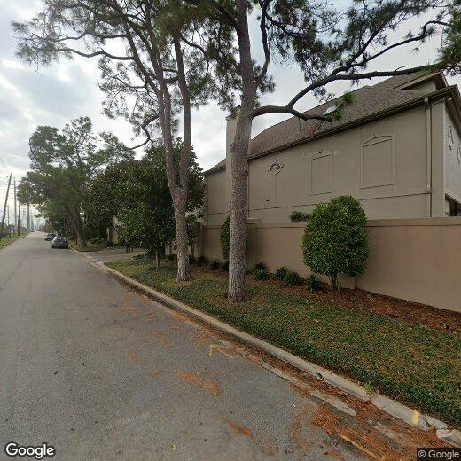 Primary Photo - 21 E Briar Hollow Ln