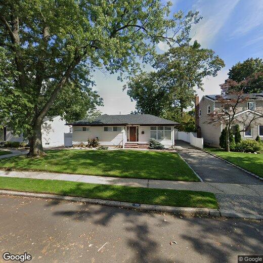 Primary Photo - 527 Larch Ln
