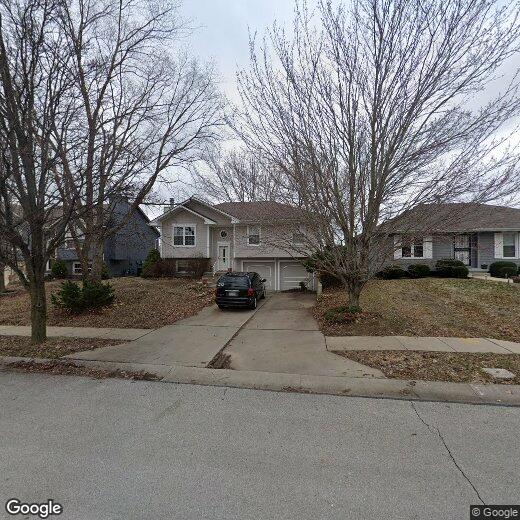 Foto principal - 3 Bedroom Pet-Friendly Home in KANSAS CITY...