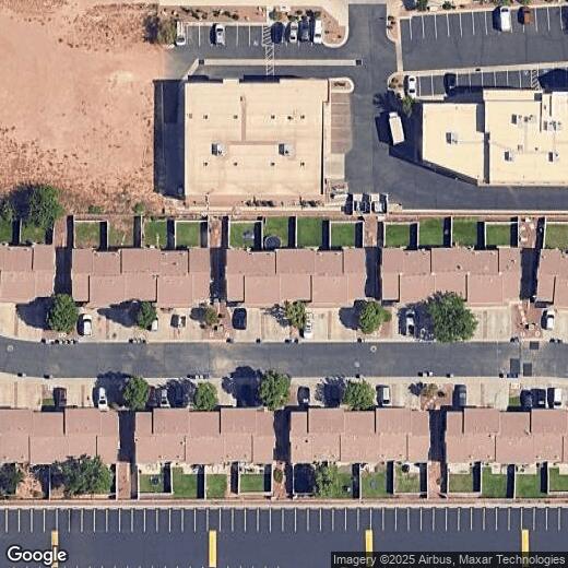 Foto principal - 3 Bedroom Townhome
