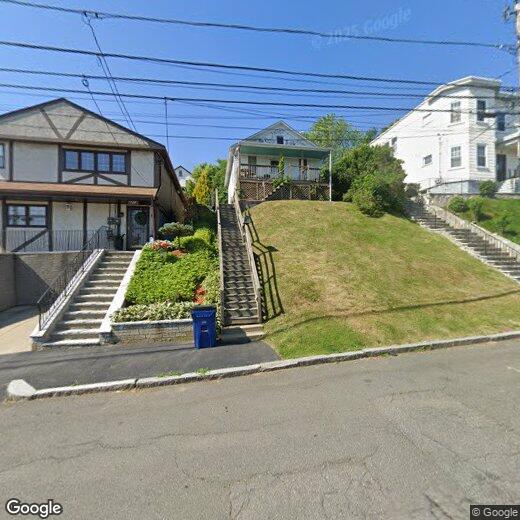 Primary Photo - 142 Warren St
