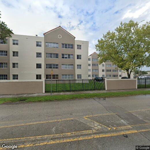 Foto principal - 6155 NW 186th St
