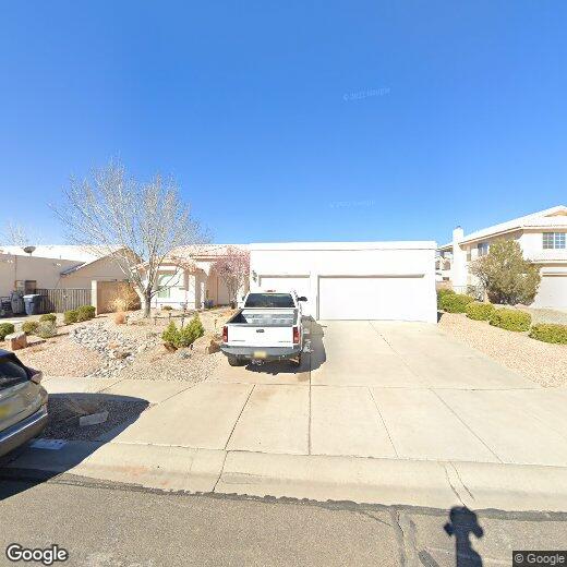 Primary Photo - Stunning 3 bedroom, 2 bathroom home! Showi...