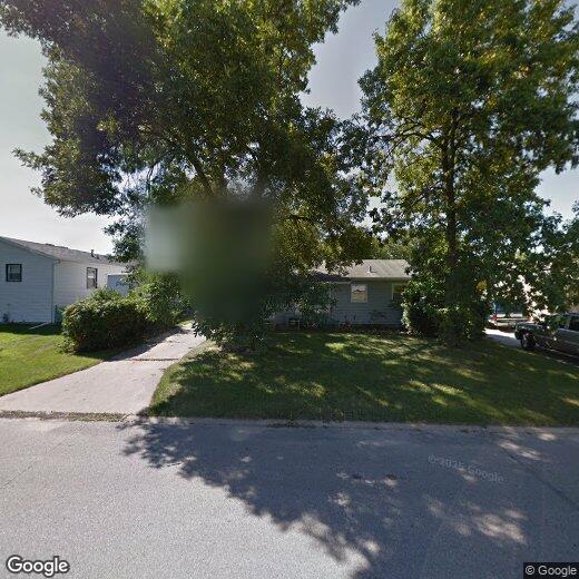 1609 Golden Valley Dr, Waterloo, IA 50703 House for Rent in Waterloo