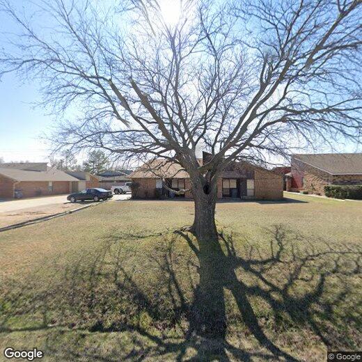 Primary Photo - 909 NE Rogers Ln