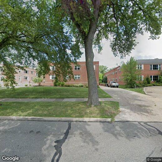 Foto principal - 16025 Van Aken Blvd