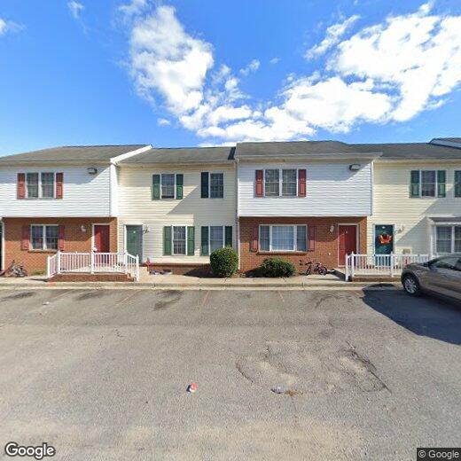 Foto principal - 3 bedroom 1.1 bath Townhome