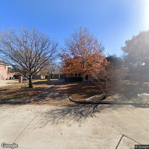Primary Photo - 215 Canyon Lake Dr