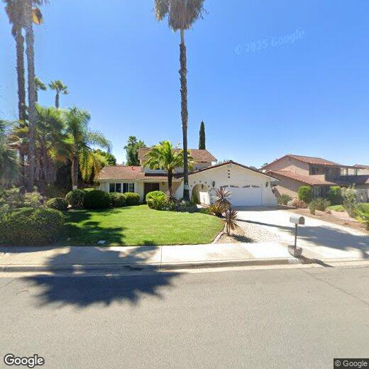 Primary Photo - 906 Lacebark St