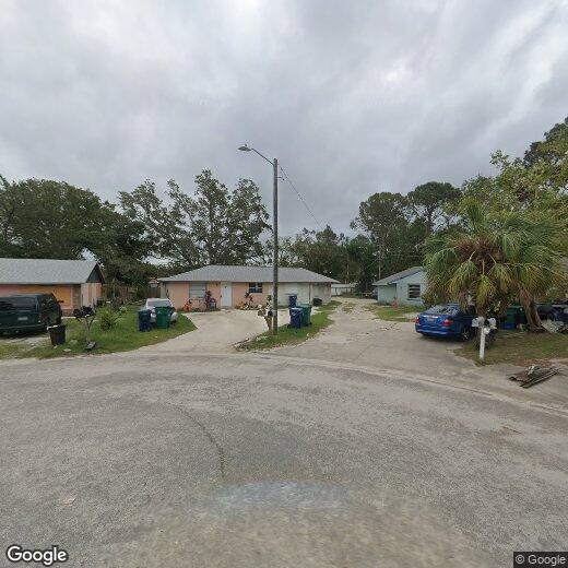 Foto principal - 3 bedroom 2 bath duplex