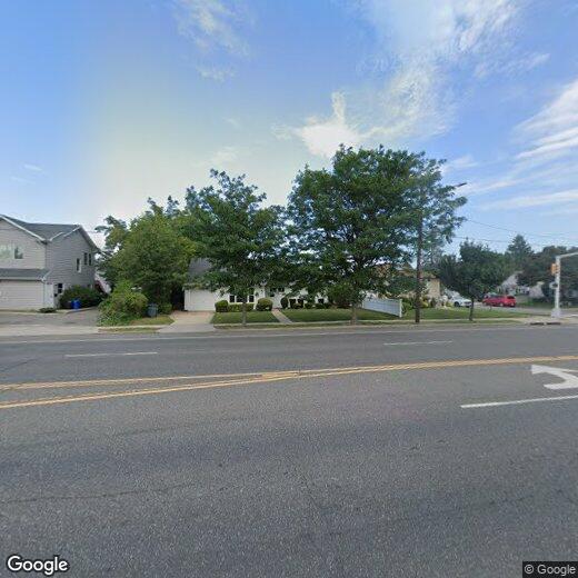 Primary Photo - 531 S Oyster Bay Rd