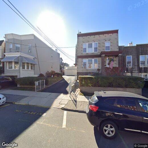 Primary Photo - 123 Graham St