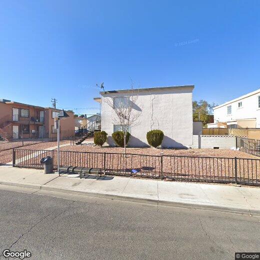 Foto principal - One bedroom, One bath. Downstairs unit. 89101