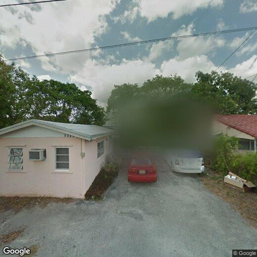 Foto principal - 2410 Roosevelt St