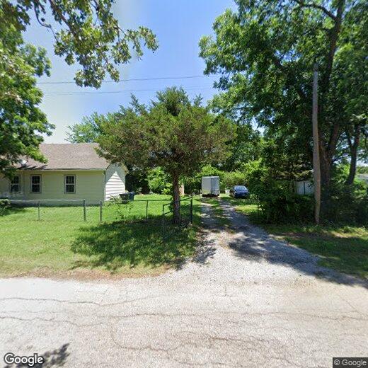 Primary Photo - 2222 W Bond St