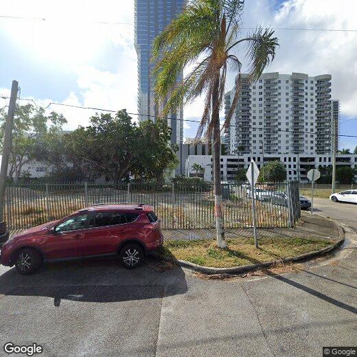 Foto principal - 700 NE 24th St