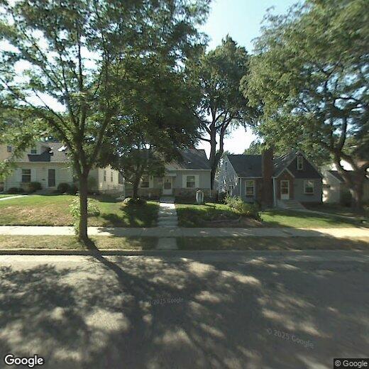 Foto principal - 5424 Shoreview Ave