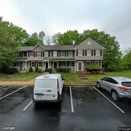 Primary Photo - Charming 3-Level Townhome