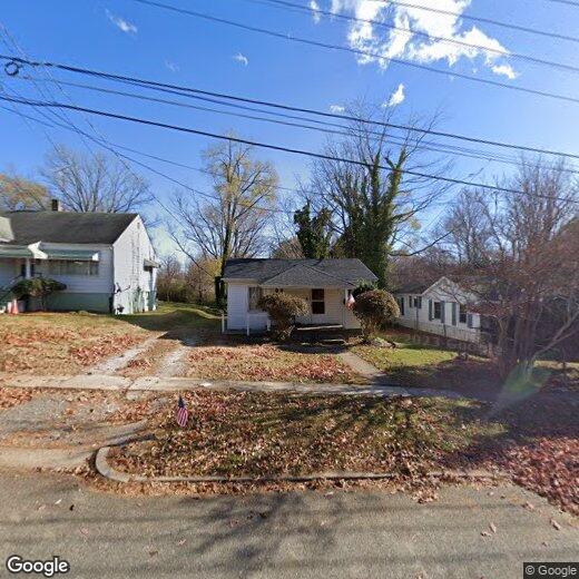 Primary Photo - Cute One Level House With Back Deck