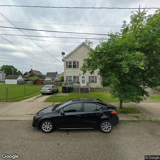 Primary Photo - 860 Biruta St