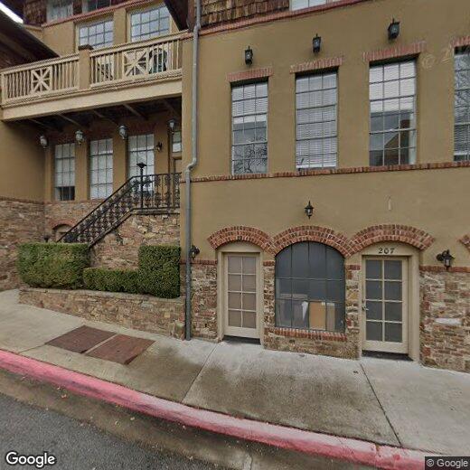 Primary Photo - 211 Thompson Ave