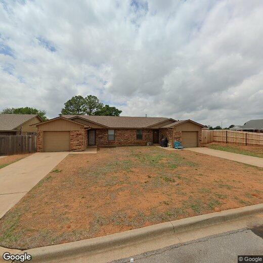929 N Elm St, Weatherford, OK 73096 Townhome Rentals in Weatherford