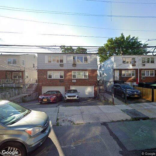 194 Saratoga Ave, Yonkers, NY 10705 Room for Rent in Yonkers, NY