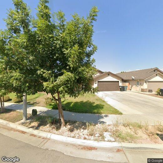 Foto principal - 4 bedroom/2 bath in Northeast Visalia