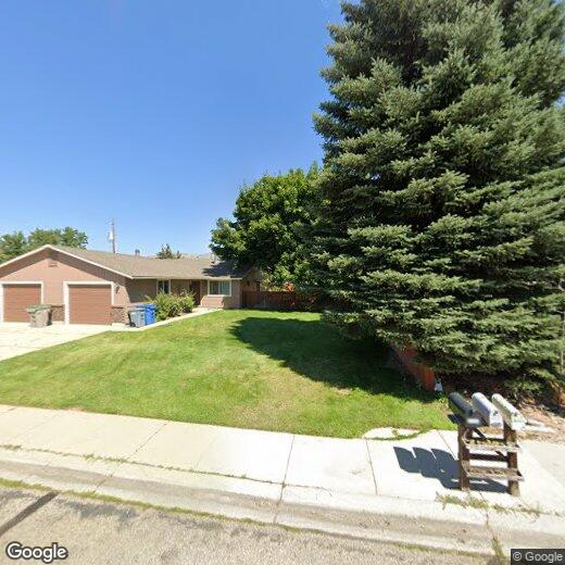 Foto principal - 2 Bed, 1 Bath Near BSU