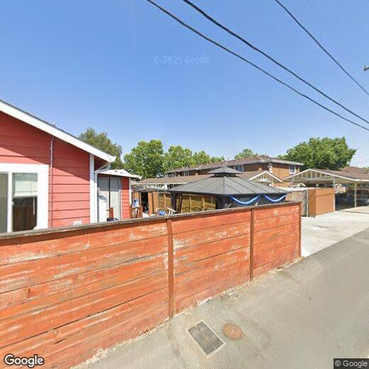 Primary Photo - 320 Birch St