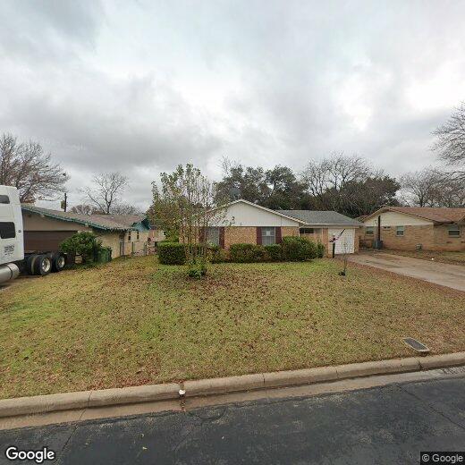 Foto principal - 817 Edgehill Dr
