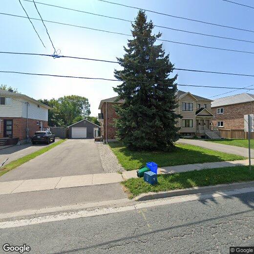 635 Bloor St E, Oshawa, ON L1H 3N4 House for Rent in Oshawa, ON
