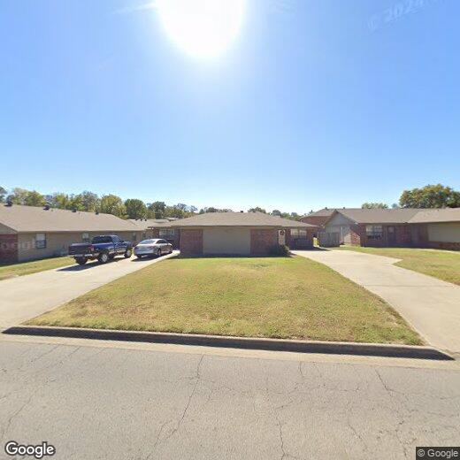 Primary Photo - 2732-2732B Laura Ln