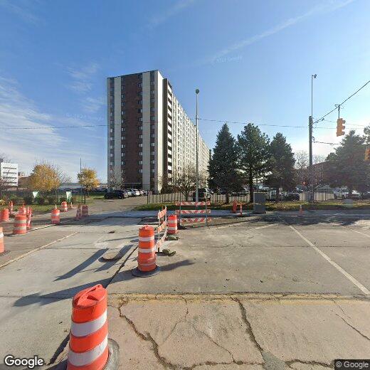 Foto principal - 7800 E Jefferson Ave