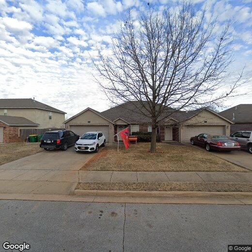 931 Oak Xing, Centerton, AR 72719 Townhouse for Rent in Centerton, AR