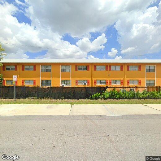 Foto principal - NEWLY UPDATED 2 and 3 Bedrooms - CLOSE TO ...