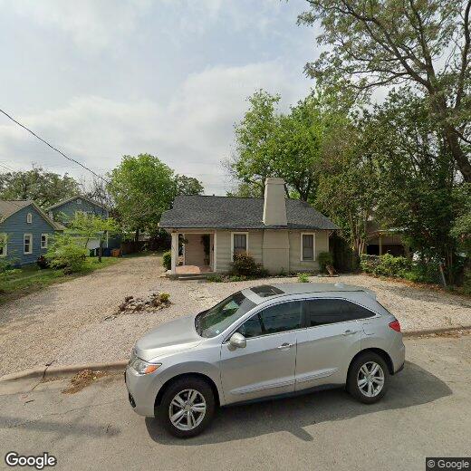 Primary Photo - 4 Bedroom House near Hancock Golf Course!