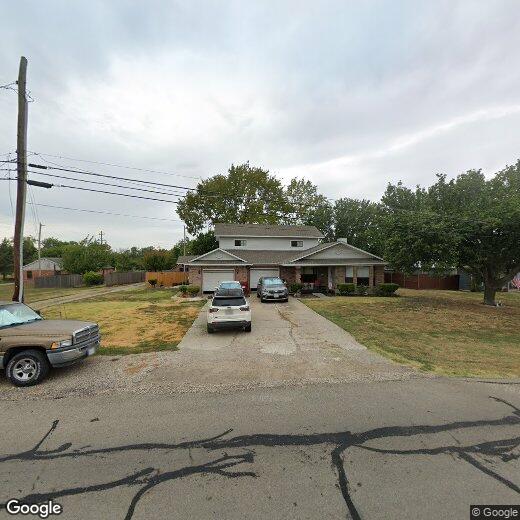 Primary Photo - 1003 N Oak St
