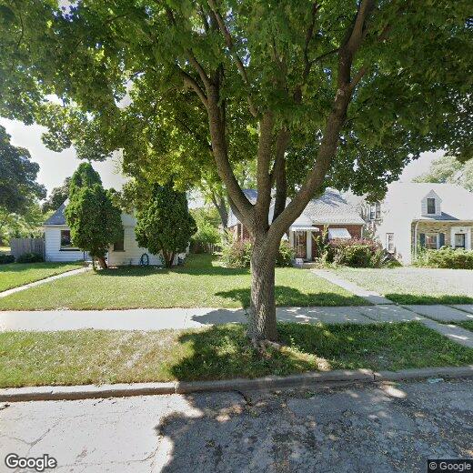 Primary Photo - Nice 4 Bedroom 2 Bath Single Family House