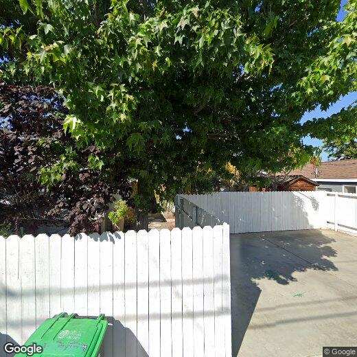 Primary Photo - 285 E 19th St