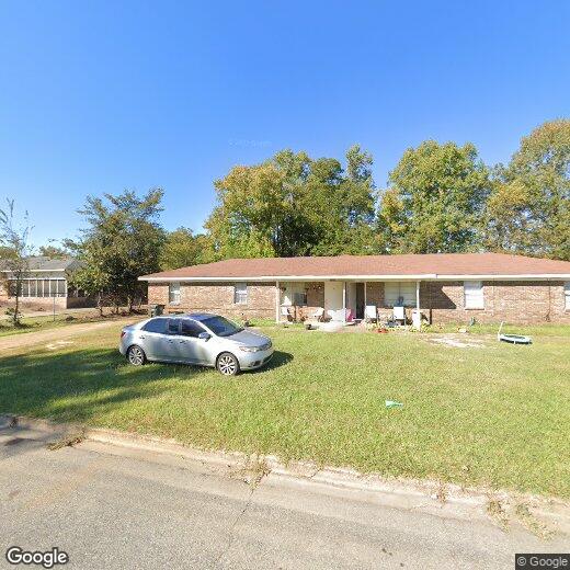 Primary Photo - Nice 3 Bed 1 Bath Available in June!