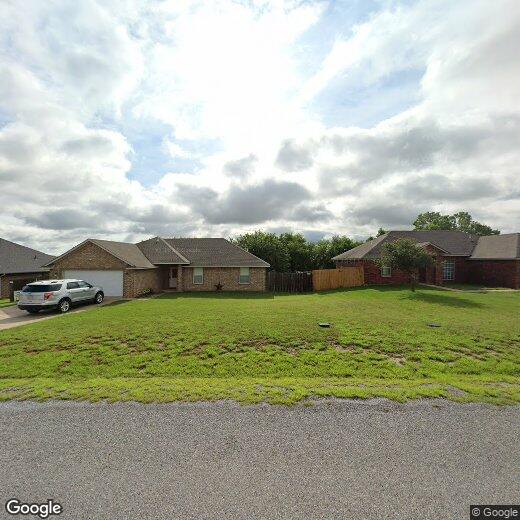 Primary Photo - 104 NE Deerfield Dr