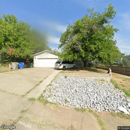 Primary Photo - SIZEABLE 3 BED 2 BATH HOME IN THE STARLIGH...