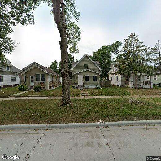 915 H Ave NW, Cedar Rapids, IA 52405 House Rental in Cedar Rapids, IA