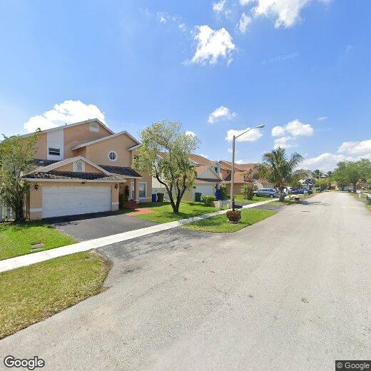 Foto principal - 9730 SW 11th St