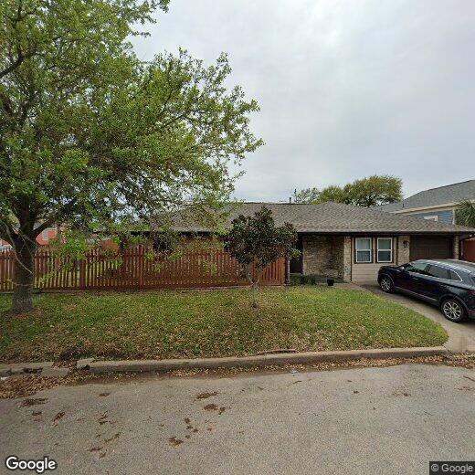 Foto principal - 803 Sealy Ave
