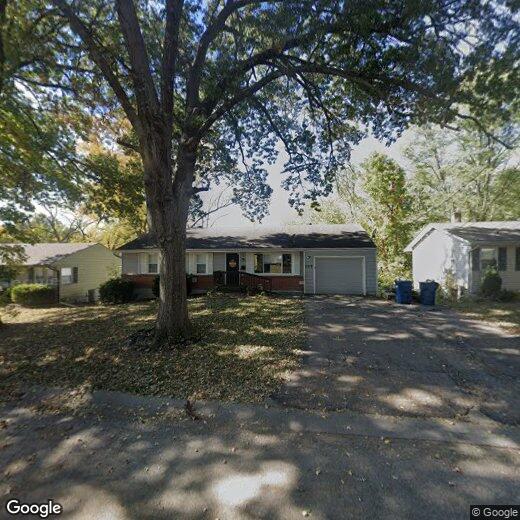 Foto principal - 3 Bedroom Pet-Friendly Home in Liberty, MO...